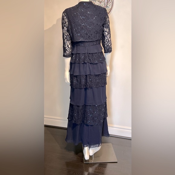 SOLD. Beautiful evening gown for mother of the bride, Laura petite. - Picture 3 of 5